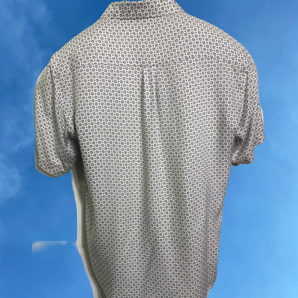 Perry Ellis men’s medium.